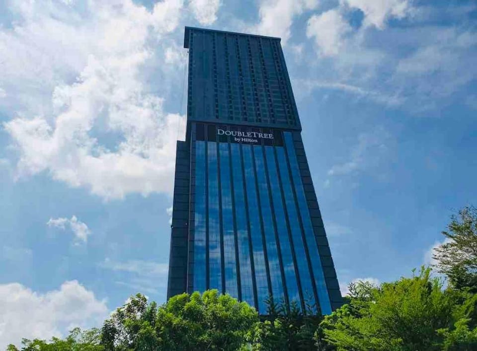 Sky pool 4 star hotel grade stay in i-City 8 Vacation rental in Selangor, Malaysia
