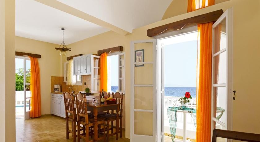 Dolphins Apartments Hotel in Kamari
