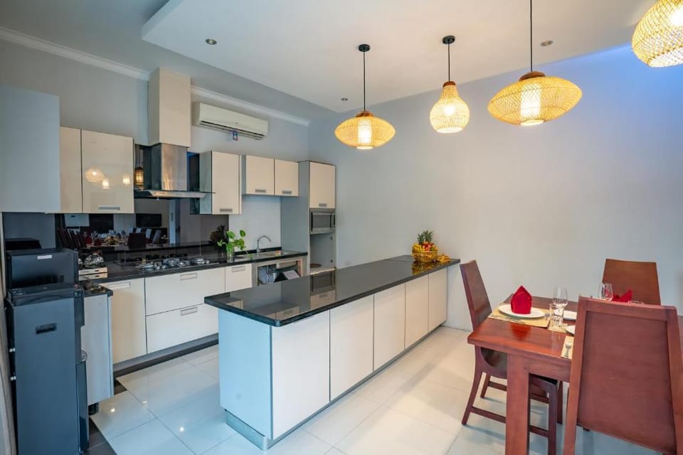 Mahisa 5BR Villa with Private Pool DH09 Villa in North Kuta