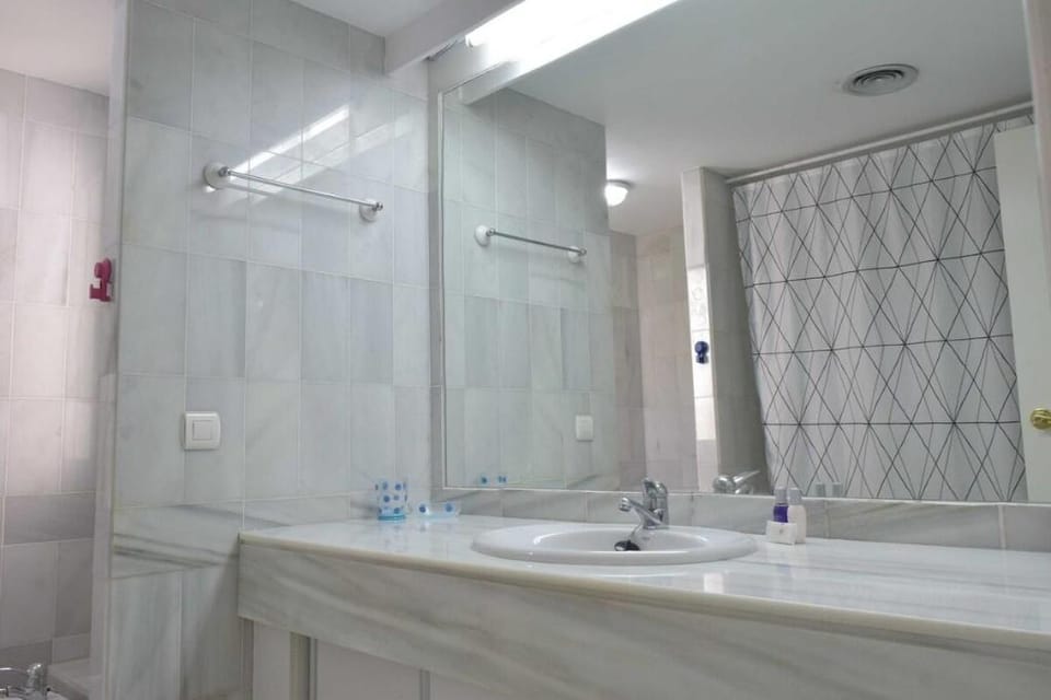 Three Bedroom - Direct Pool Access - C21 Apartment in Marbella