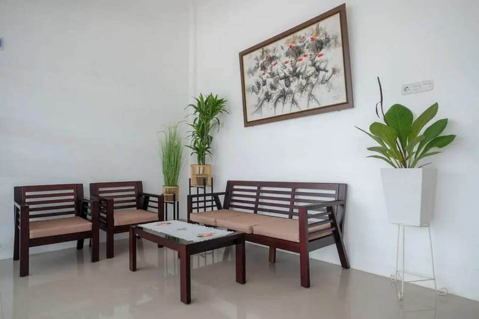 RedDoorz Plus @ Lovina Inn Tonrangeng River Side Hotel in Indonesia