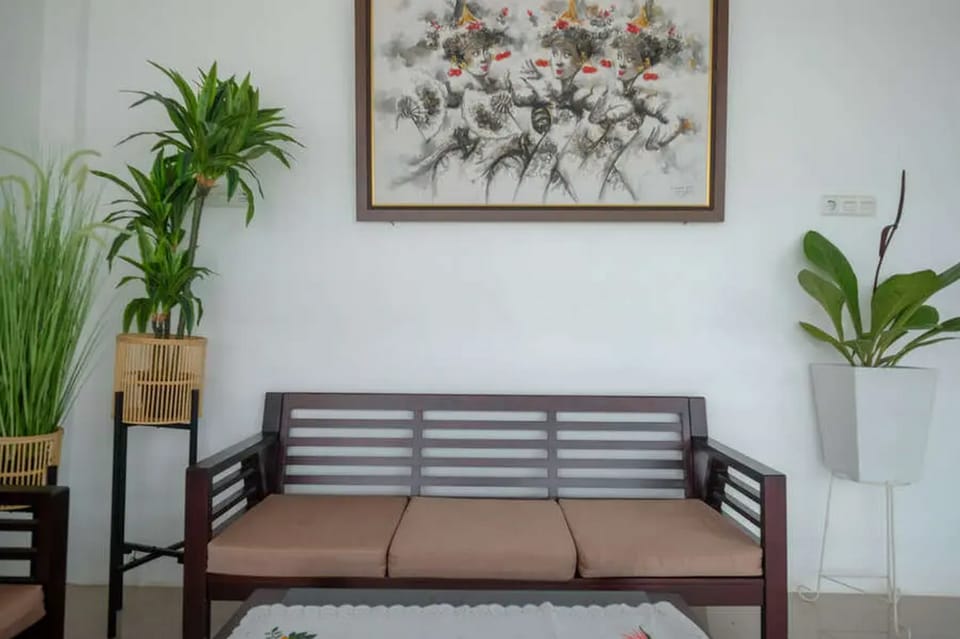 RedDoorz Plus @ Lovina Inn Tonrangeng River Side Hotel in Indonesia