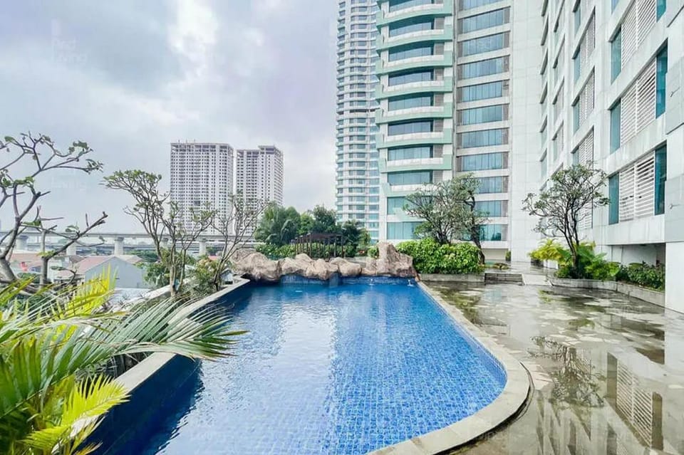 RedLiving Apartemen Grand Kamala Lagoon - Icha Rooms Tower Barclay South with Netflix Hotel in West Java