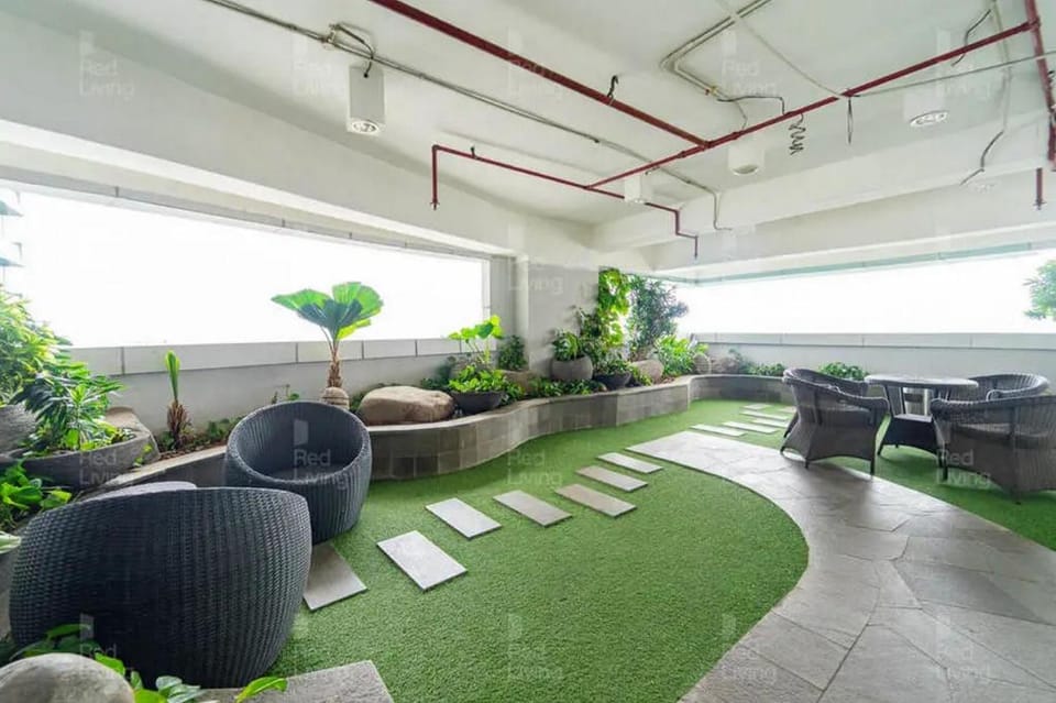RedLiving Apartemen Grand Kamala Lagoon - Icha Rooms Tower Barclay South with Netflix Hotel in West Java
