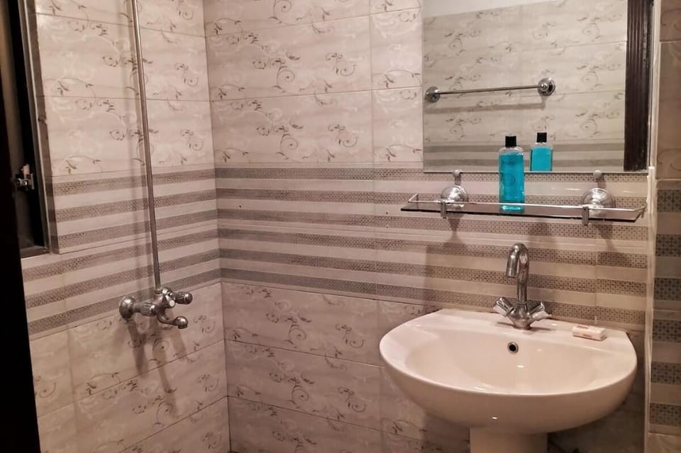 Cozy 1BHK Apartment, Wifi + Smart TV + King bed Vacation rental in Islamabad