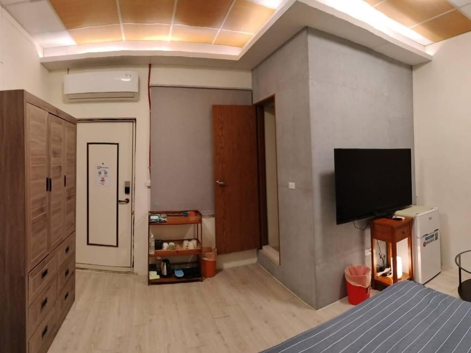 Water T2 (Standard Double Bed + Extra Large Single Bed) Three-Person Suite Vacation rental in Taiwan, Province of China