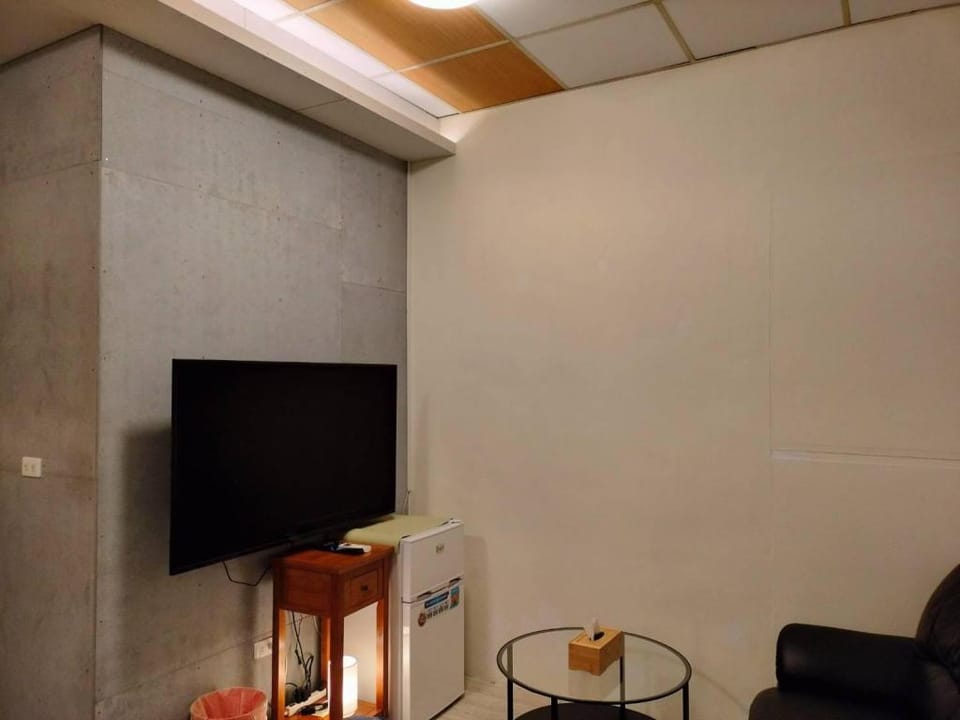Water T2 (Standard Double Bed + Extra Large Single Bed) Three-Person Suite Vacation rental in Taiwan, Province of China
