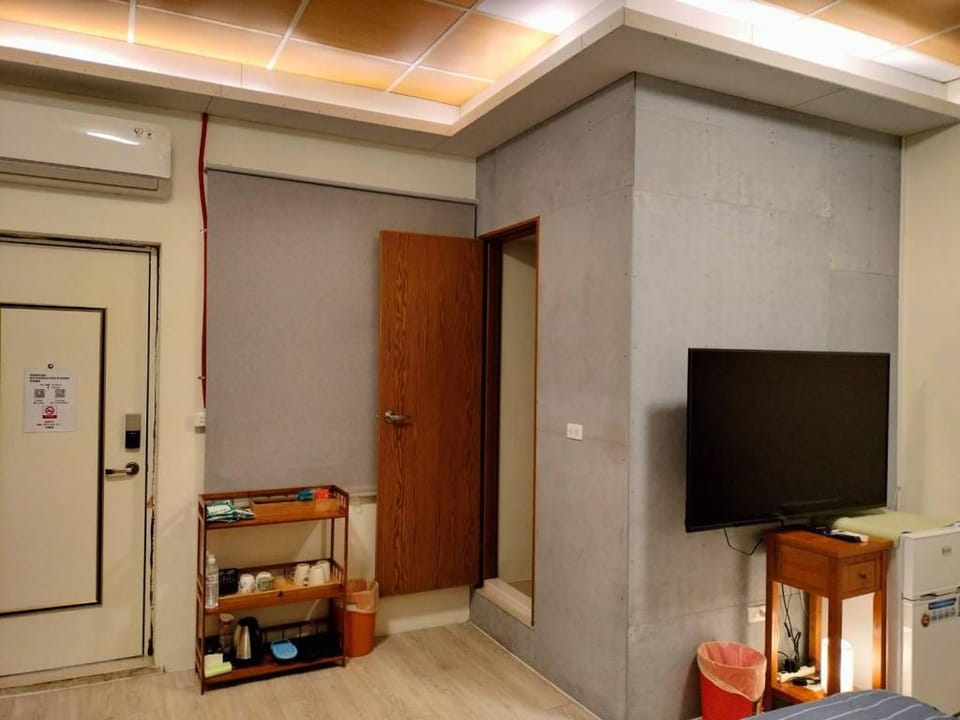 Water T2 (Standard Double Bed + Extra Large Single Bed) Three-Person Suite Vacation rental in Taiwan, Province of China