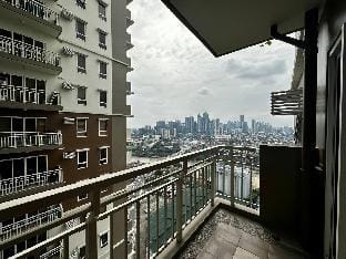 Brixton Place Kapitolyo Pasig  Apartment in Mandaluyong
