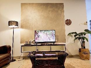 Dwiputra Putrajaya 6 + 1 PAX Suite with Big Pool Apartment in Putrajaya