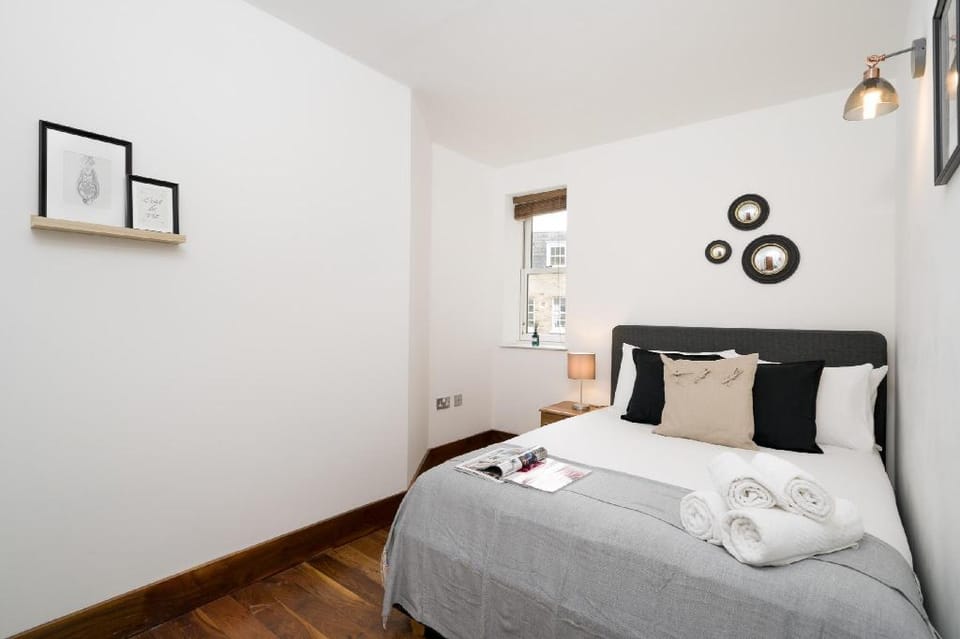 The Monochrome Apartment in City of Westminster