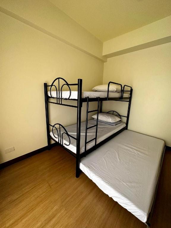 BGC-Ortigas Link Condo Apartment in Mandaluyong