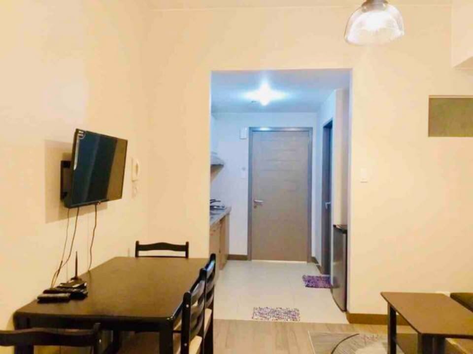 Love City Entire Place Condominium Apartment in Pasig