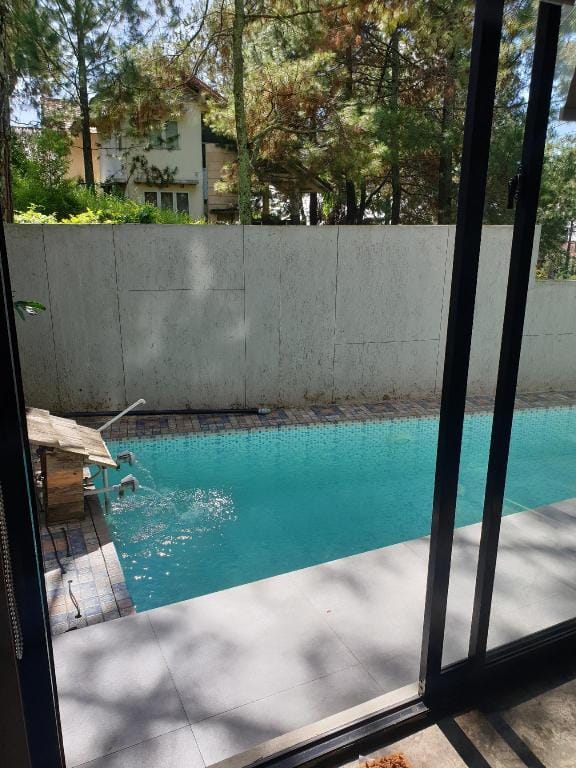 Grey House Giri Villa in Parongpong