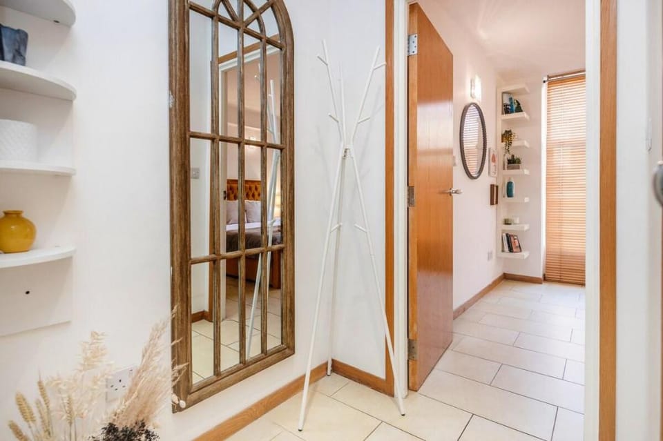 Perfectly located modern one bedroom apartment Vacation rental in London Borough of Islington