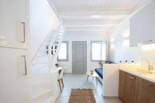 Luxury Suite with Sunrise and Sea View Apartment in Mesaria