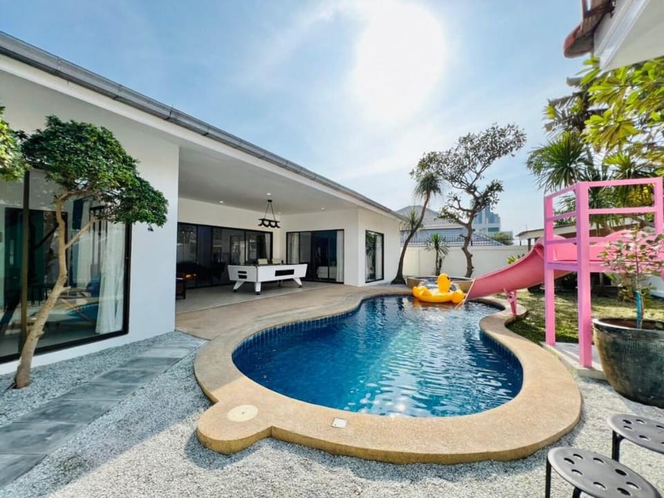 Three Bedroom Pool Villa 2 km walking street  Villa in Pattaya City