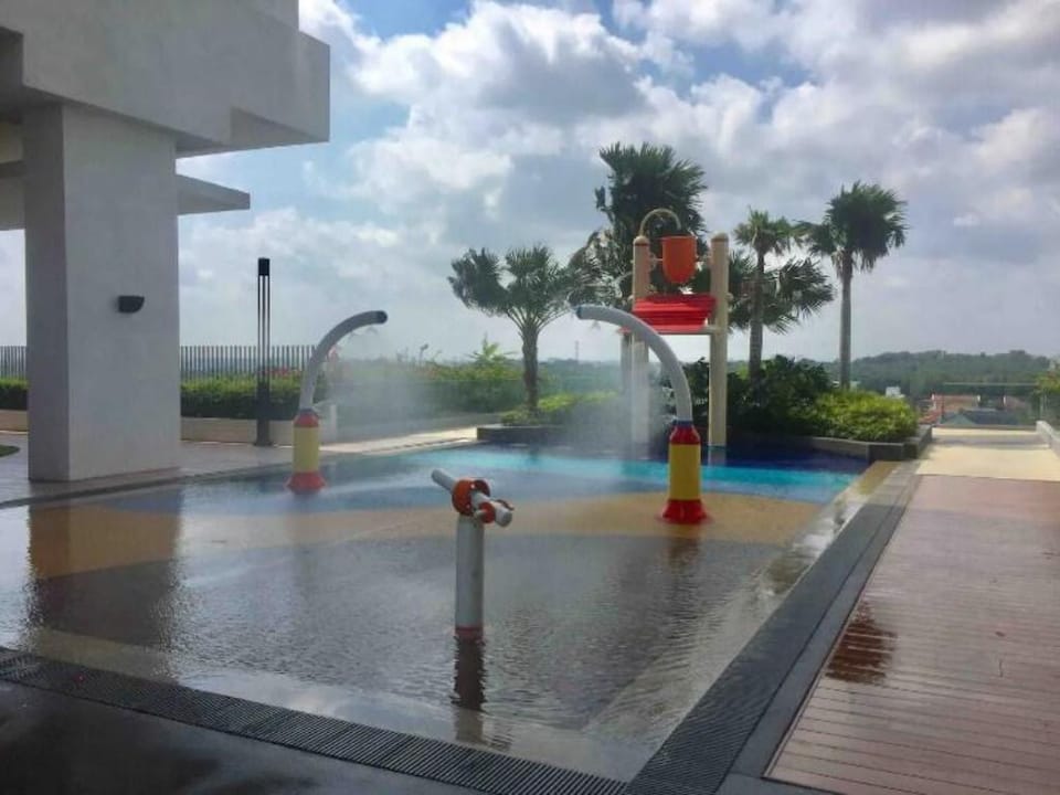 A16 Mid-Valley Southkey Mall~Smart TV~Bathtub~6pax Vacation rental in Johor Bahru