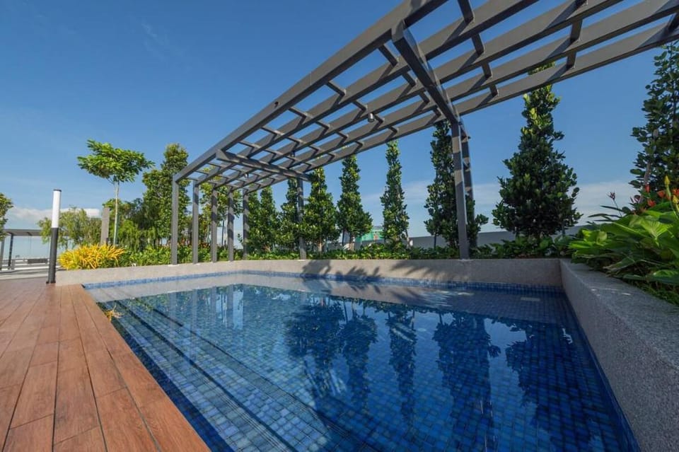 Hana Suite by Nest Home【Pool View | Netflix】 Apartment in Johor