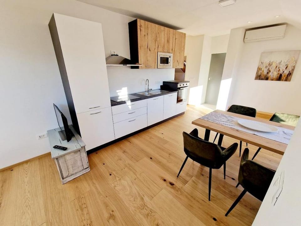 Meran Castle Suites - panorama terrace and pool Apartment in Merano