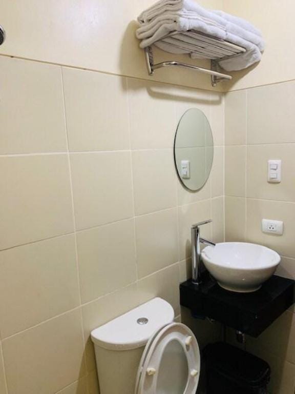 Pioneer Woodlands 2-Bedroom Fully Furnished Unit Apartment in Mandaluyong