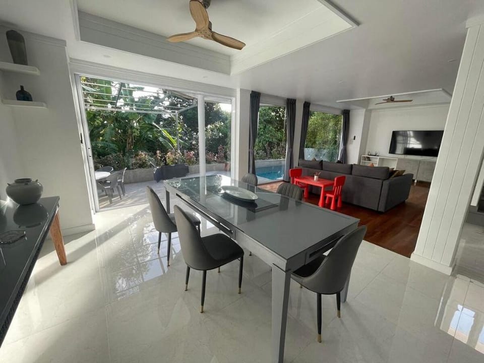Four Bedroom Villa on Beach Resort TG28 SDV362 Vacation rental in Ko Samui