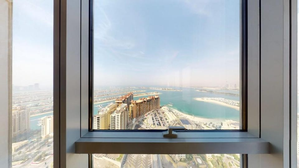 One Bed Luxury Apartment in Palm Tower Apartment in Dubai