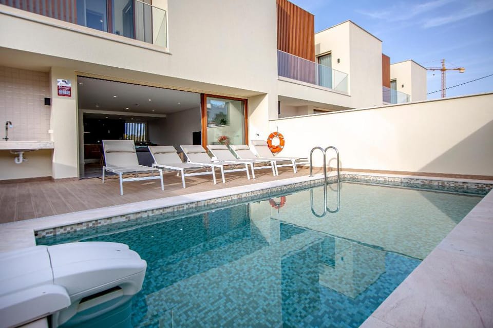 Villa MariVital with Heated Pool, Old Town Villa in Albufeira