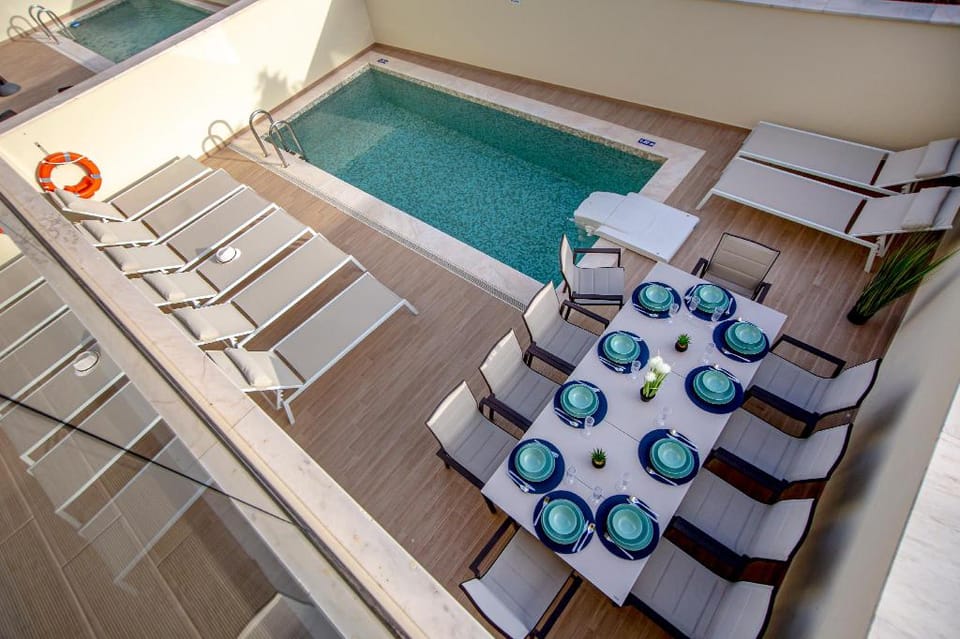 Villa MariVital with Heated Pool, Old Town Villa in Albufeira