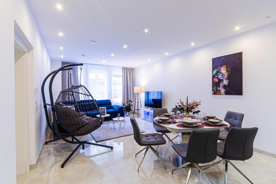 Lit Living: Luxus | Box Spring | Netflix | 8 Pers. Apartment in Hesse