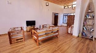 Private villa with big pool, a chef free of charge Villa in Diani Beach