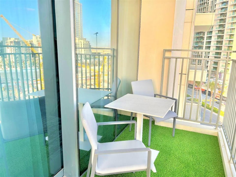 New! Luxurious stay Dubai Creek Balcony & View Apartment in Dubai