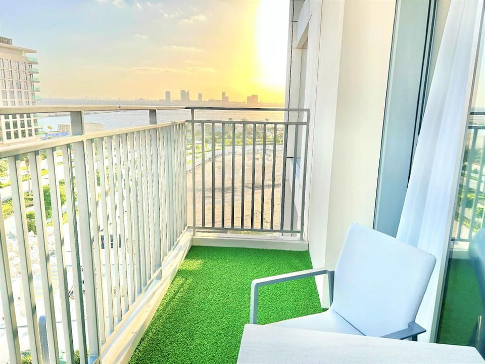 New! Luxurious stay Dubai Creek Balcony & View Apartment in Dubai