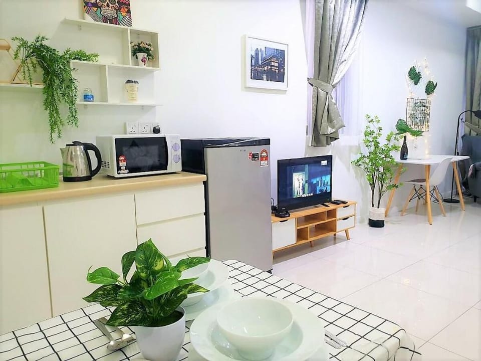 FlexiHome Studio Newly Renovate - 1 Queen 2 Single Apartment in Petaling Jaya