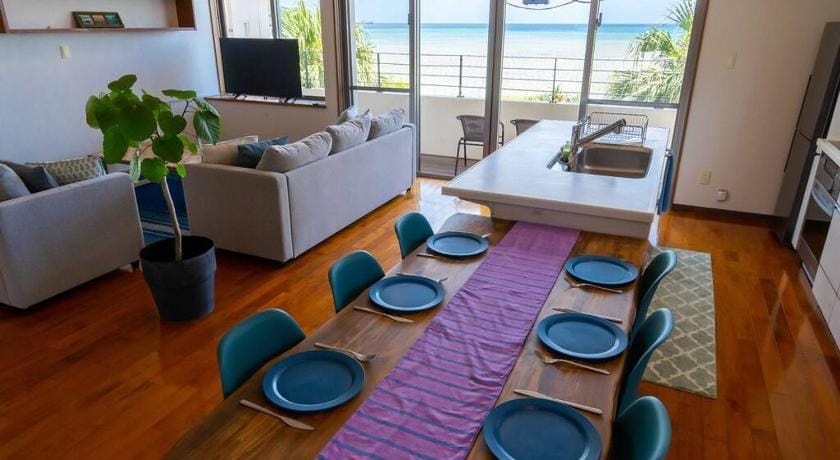 BLUE POINT CAFE & CONDO Apartment in Okinawa Prefecture
