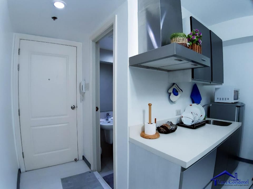 Azure Urban Resort Residences - Yuri Condotel Apartment in Paranaque