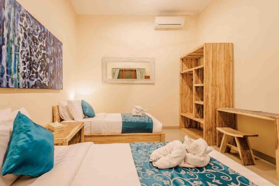 Large 6 Bedrooms Villa  Legian/Seminyak sleeps 14 Villa in Kuta