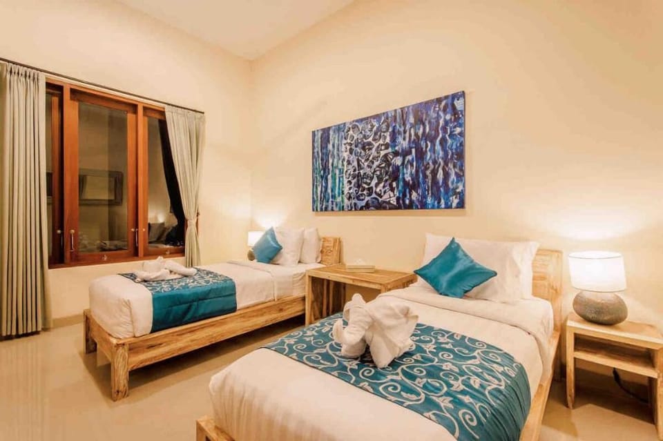 Large 6 Bedrooms Villa  Legian/Seminyak sleeps 14 Villa in Kuta