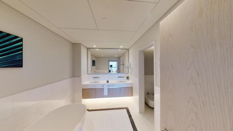 Stunning Views in this One Bed Apt in Palm Apartment in Dubai