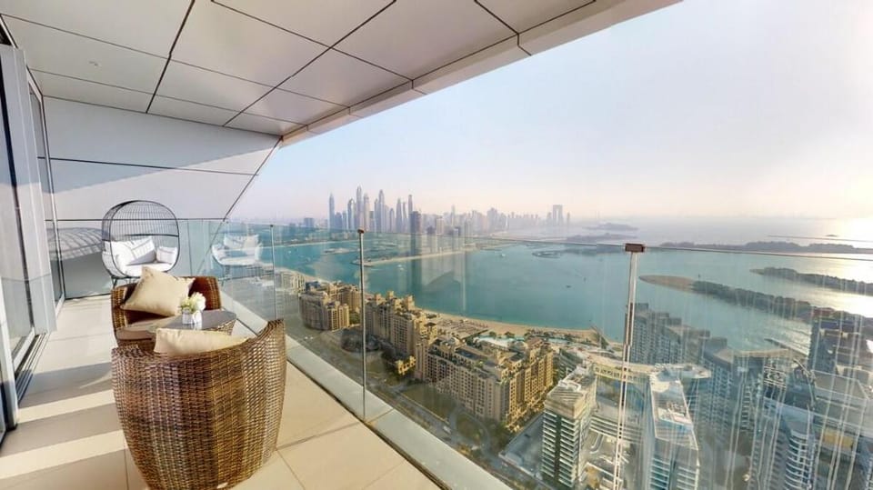 Magnificent 2BR+maids Palm Tower w/ Skyline View Apartment in Dubai