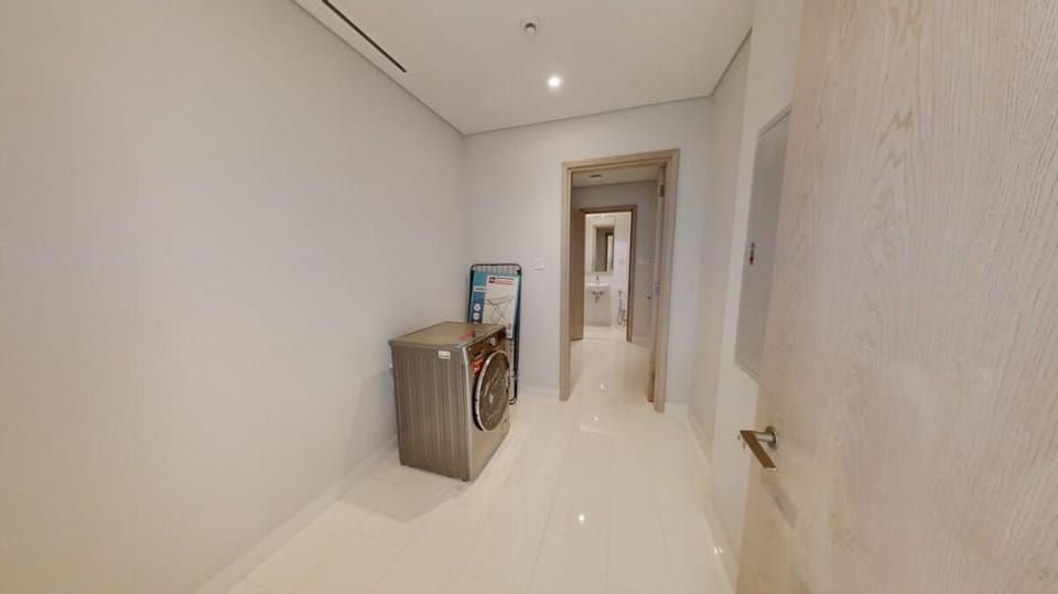 Magnificent 2BR+maids Palm Tower w/ Skyline View Apartment in Dubai