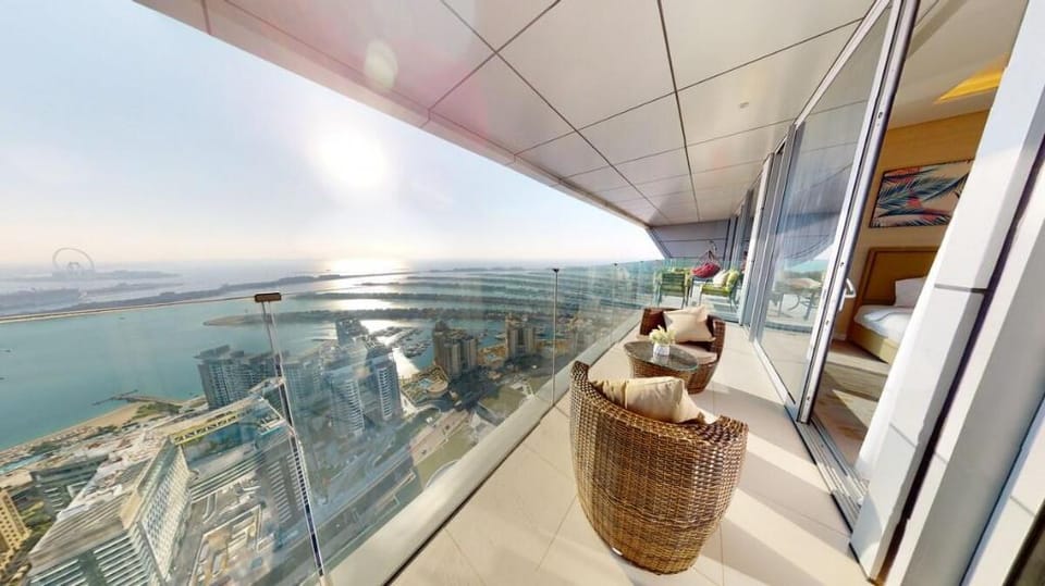 Magnificent 2BR+maids Palm Tower w/ Skyline View Apartment in Dubai