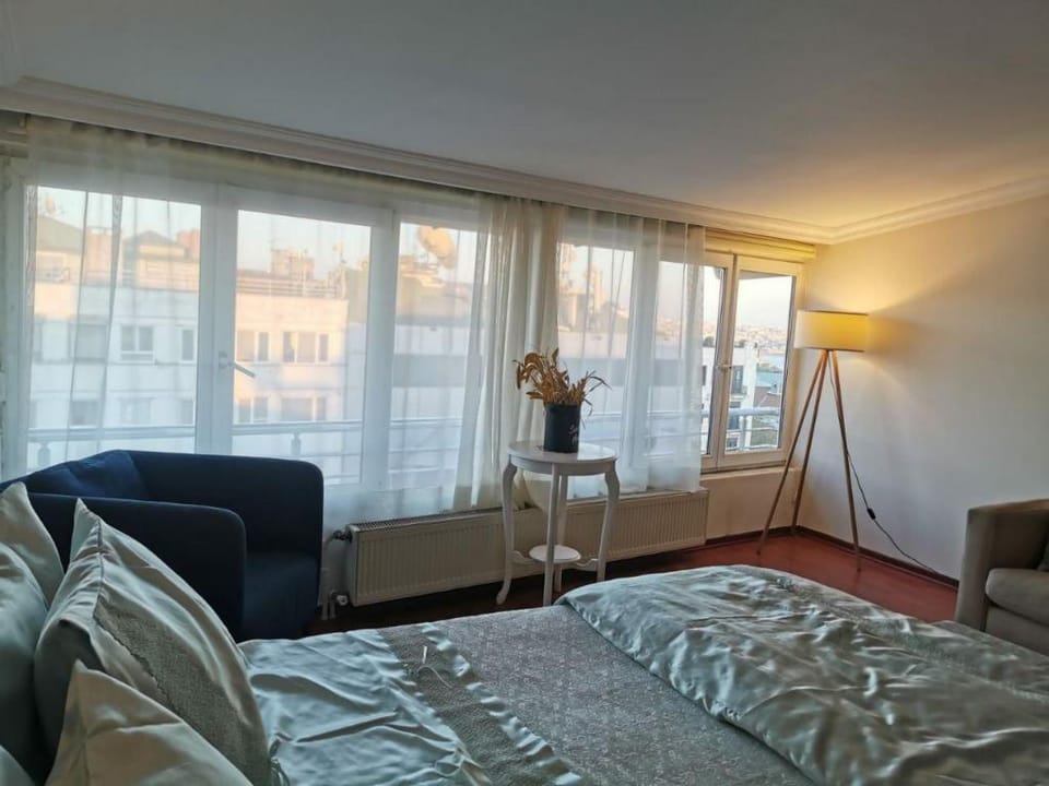 Luxurious 4-Bedroom Duplex in Sisli, with Seaview Apartment in Istanbul