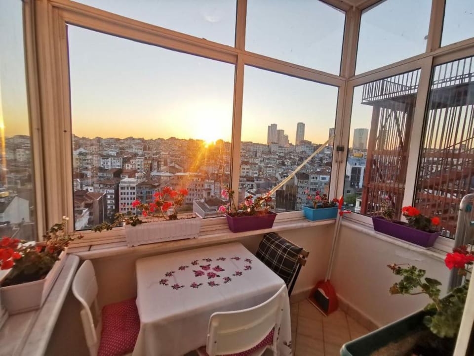 Luxurious 4-Bedroom Duplex in Sisli, with Seaview Apartment in Istanbul