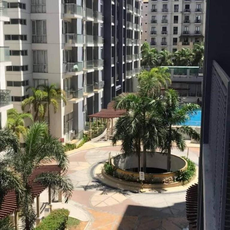 Two Palm Tree Villas- Manila Terminal 3 Airport Apartment in Pasay