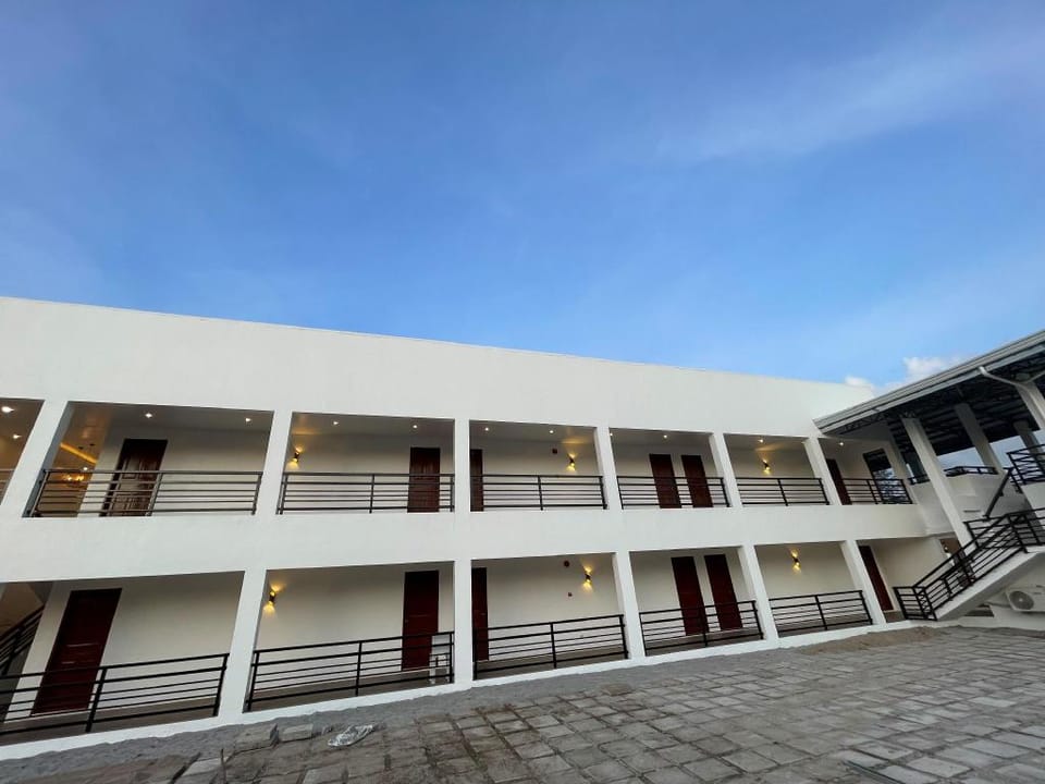 Newly built and Clean B&B with parking Villa in Subic