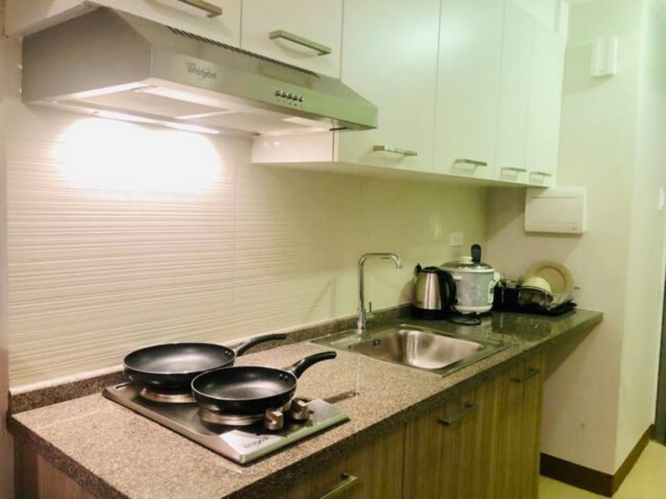 High End Condo Friendly Price + Pool Vacation rental in Pasig