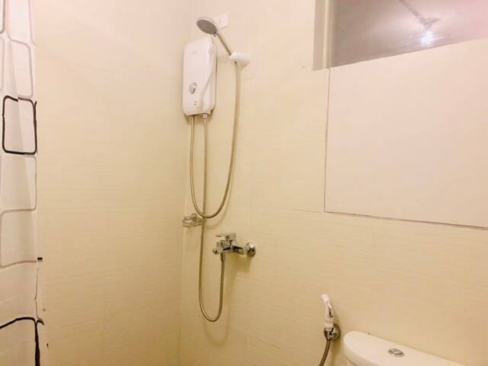 Enjoy Sunsets & City View + Free Access Pool Apartment in Pasig