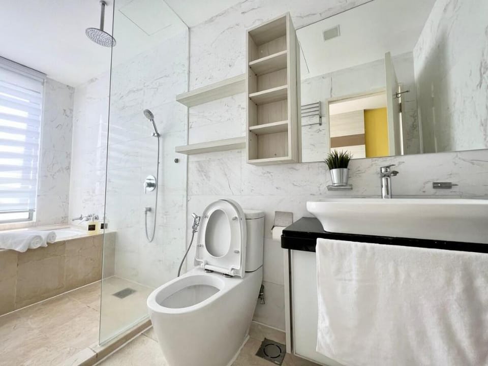Silversc@pe Melaka Seaview Stay-2room/5pax/tvbox Apartment in Malacca