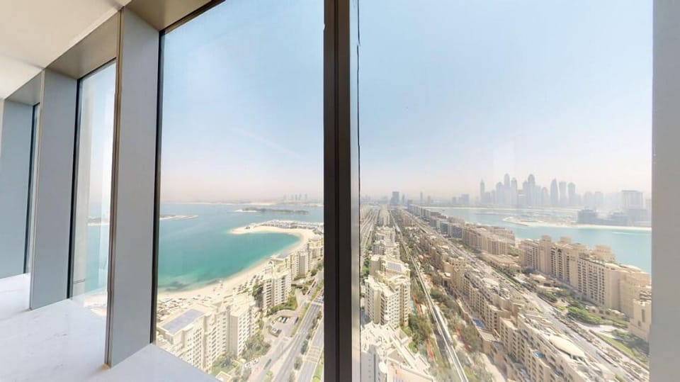 Enjoy Sea Views from this 1 Bed Apt in Palm Apartment in Dubai